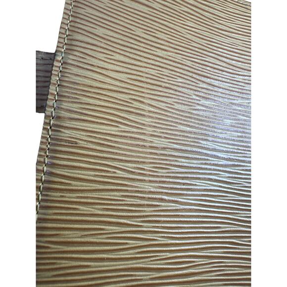 197. Louis Vuitton Yellow Agenda Wallet - Picture 7 of 9